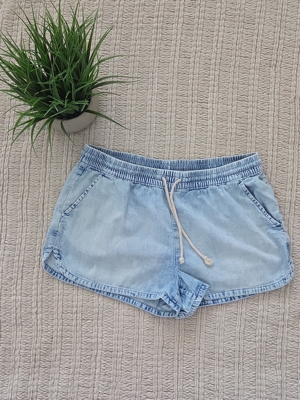 Aerie Woven Pull On Light Wash Denim Drawstring Shorts